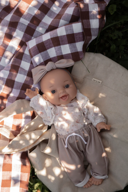 PAOLA REINA | Bébé Gordis - Rachel avec chandail fleuris, pantalon et boucle