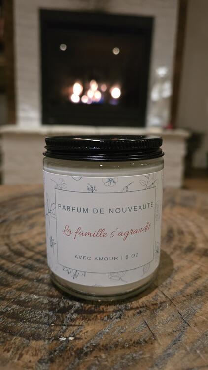 BEBE MEGHAN | Bougie de Cire de Soja - La famille s'agrandit #5 - 8 oz