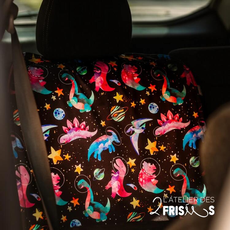 L'ATELIER DES 2 FRISÉES | Protège Siège de Voiture - Dinosaures de l'espace roses