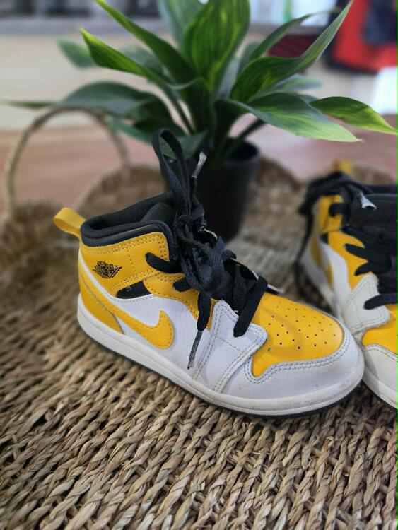 NIKE | Chaussure air jordan - tout petit (gr 9)
